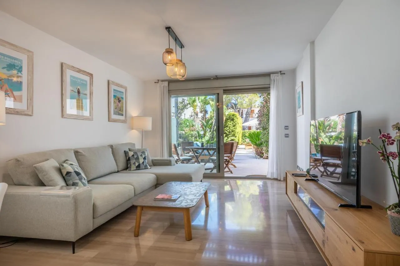 Apartment La Nau - Fantastic Apartment With Hot Tub And Pool, Just Steps Away From Beach Port de Pollenca