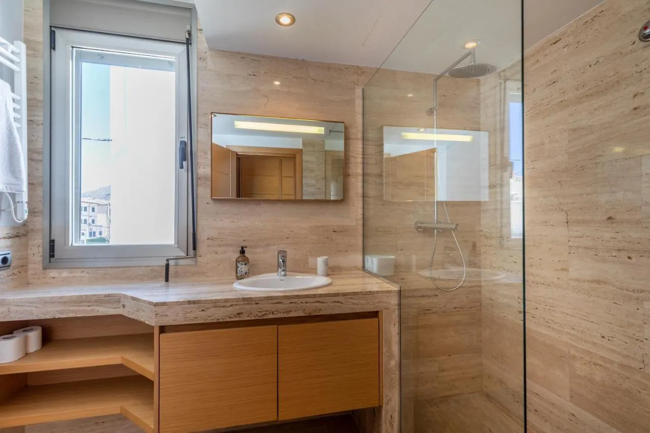 Apartment La Nau - Fantastic Apartment With Hot Tub And Pool, Just Steps Away From Beach Port de Pollenca