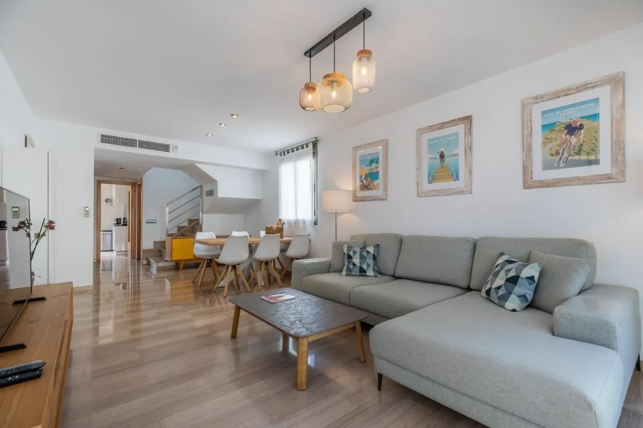 Apartment La Nau - Fantastic Apartment With Hot Tub And Pool, Just Steps Away From Beach Port de Pollenca