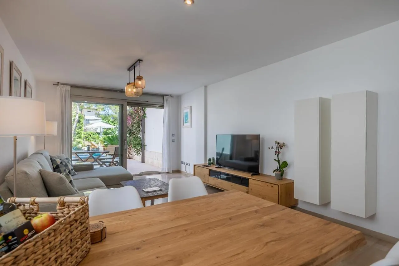 Apartment La Nau - Fantastic Apartment With Hot Tub And Pool, Just Steps Away From Beach Port de Pollenca