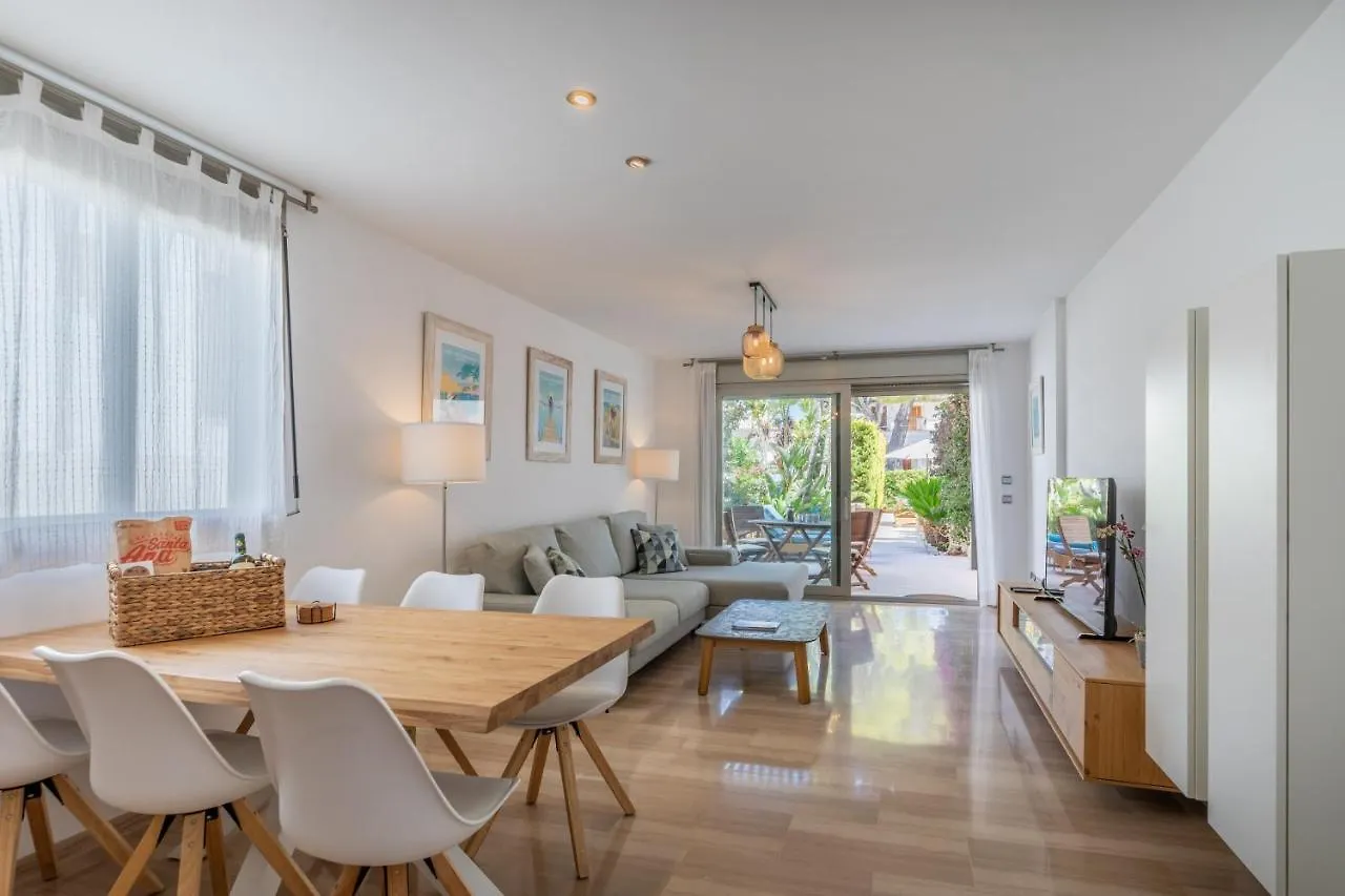 Apartment La Nau - Fantastic Apartment With Hot Tub And Pool, Just Steps Away From Beach Port de Pollenca Spain