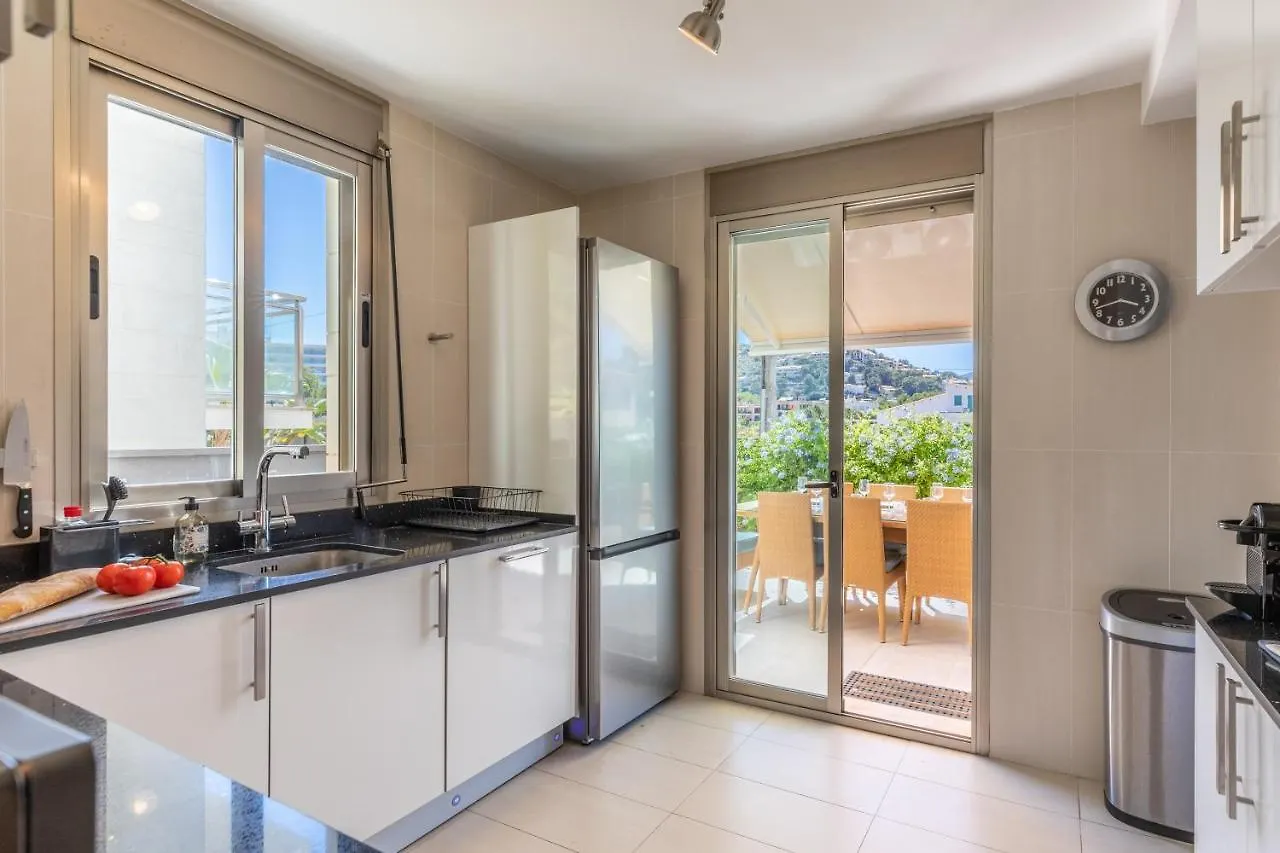 Apartment La Nau - Fantastic Apartment With Hot Tub And Pool, Just Steps Away From Beach Port de Pollenca