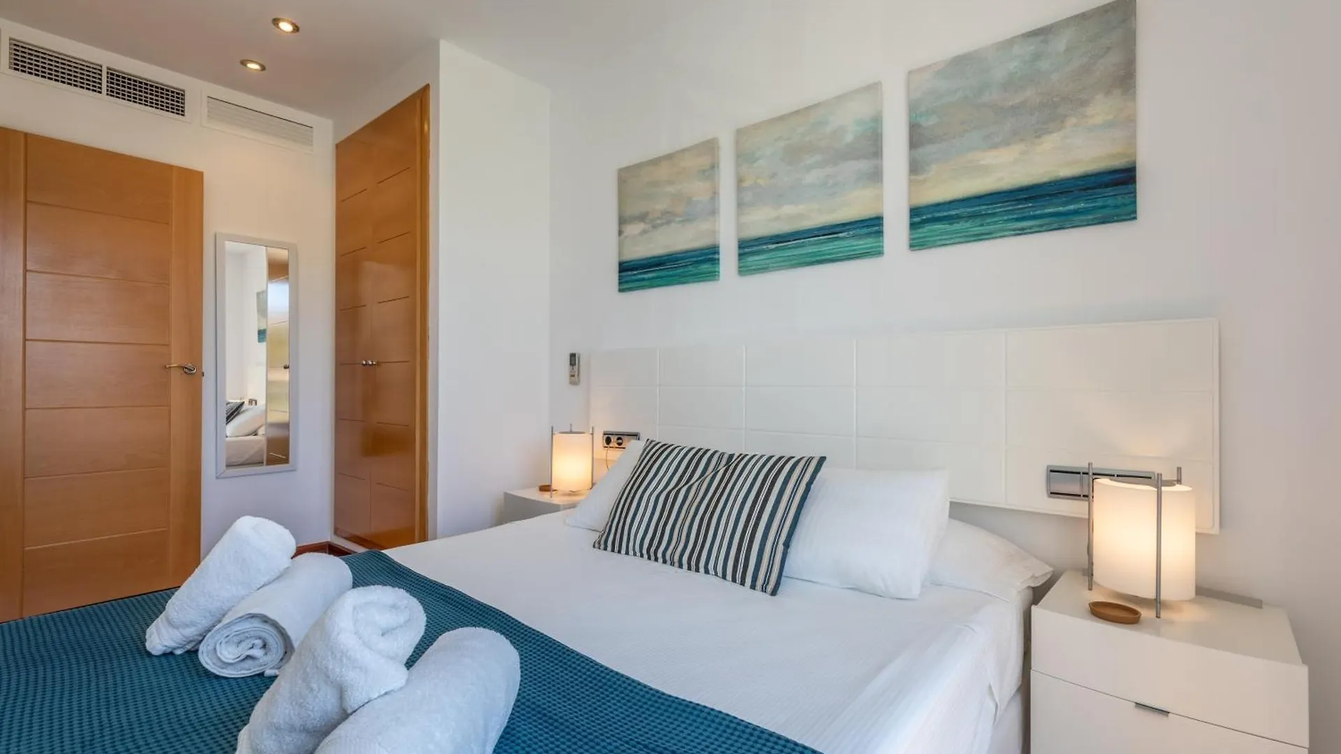 Apartment La Nau - Fantastic Apartment With Hot Tub And Pool, Just Steps Away From Beach Port de Pollenca