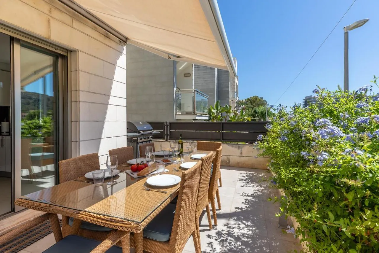 Apartment La Nau - Fantastic Apartment With Hot Tub And Pool, Just Steps Away From Beach Port de Pollenca