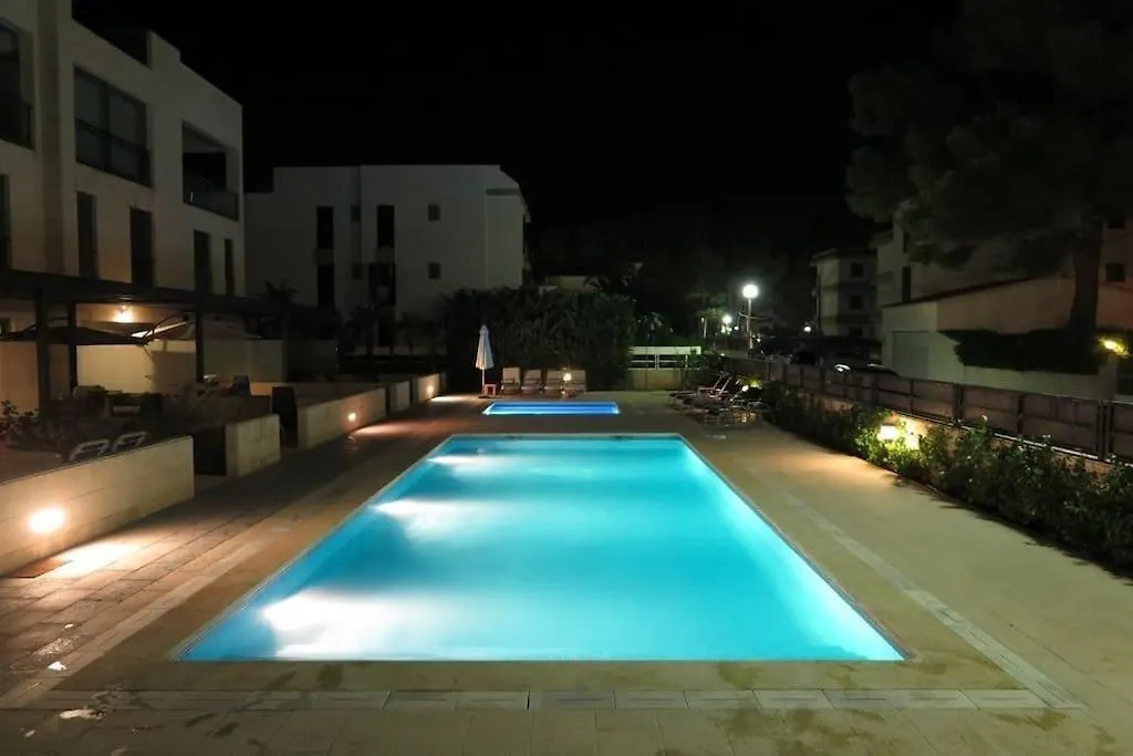 Apartment La Nau - Fantastic Apartment With Hot Tub And Pool, Just Steps Away From Beach Port de Pollenca